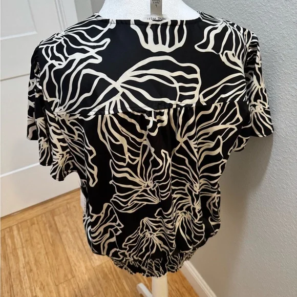 Black and White Floral Zebra Print Women's Top Nine West sz L - Picture 3 of 6